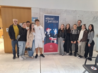 Los alumnos acompañados por los profesores Víctor Gabriel Cabrera García y Antonio Lino Rivero Chaparro
